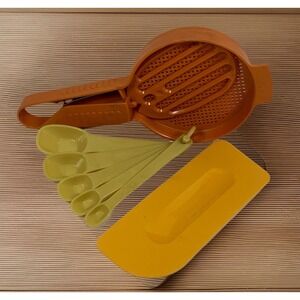 Vintage Tupperware‎ Measuring Spoons Sifter Scraper/ Spatula Nice!